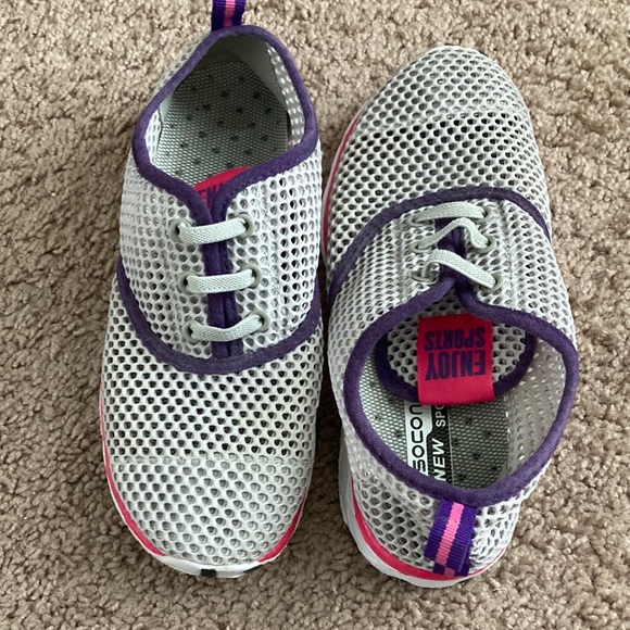 EYUSHIJIA Quick Drying Mesh Slip On Water Shoes - Picture 1 of 8